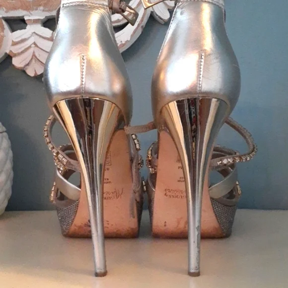 Guess by Marciano Leather & Rhinestone strappy sandals ❤️ - Picture 4 of 12